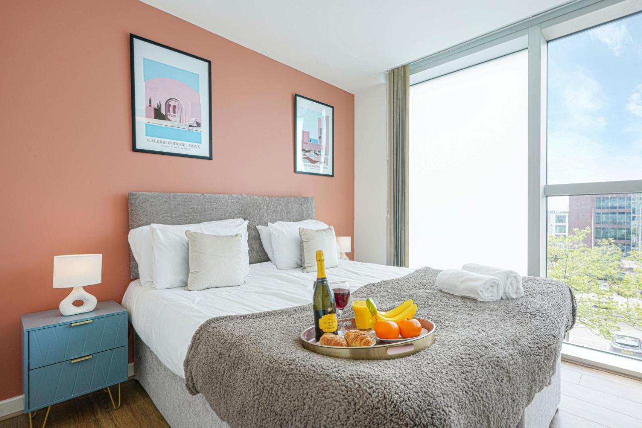 Executive Hub: 2br With Parking & Netflix * Milton Keynes