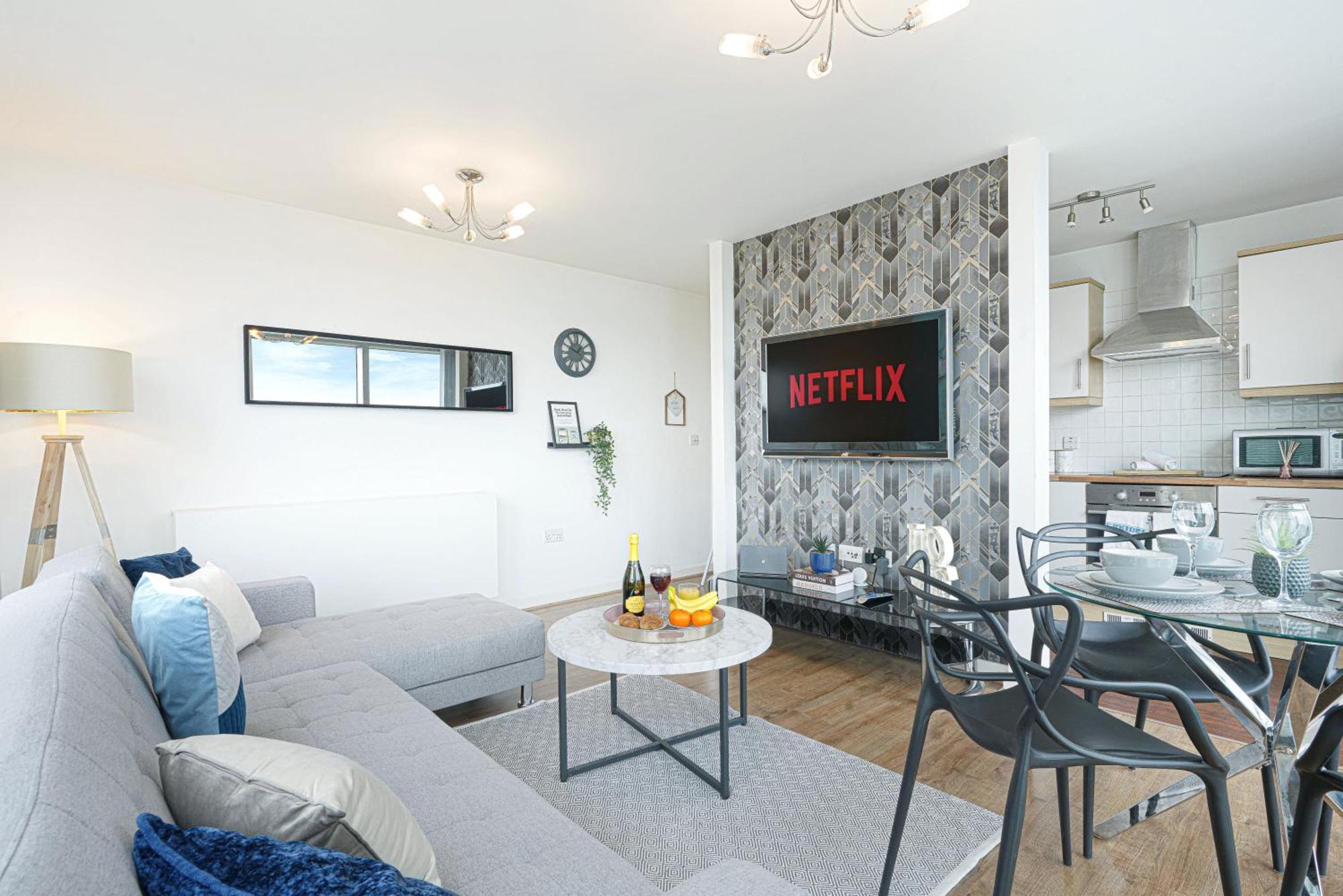 Executive Hub: 2br With Parking & Netflix Apartment Milton Keynes